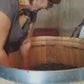 Les mains dans le Vin